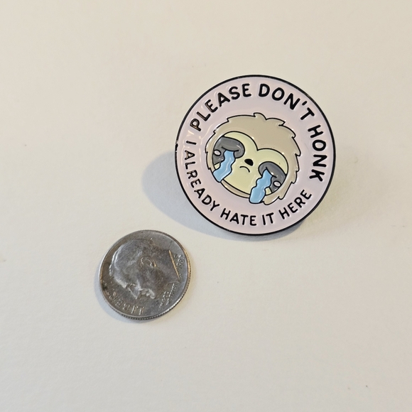 Cute Sloth Enamel Pin - Picture 2 of 3